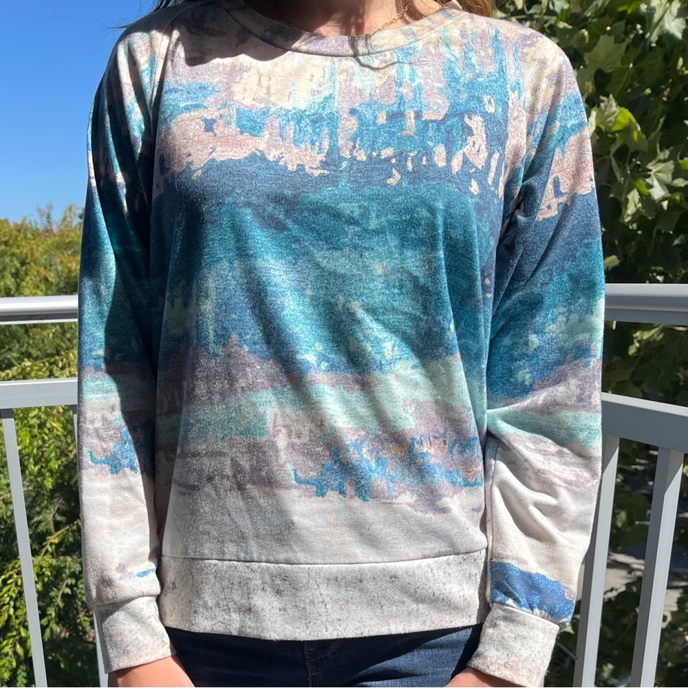 blue and grey watercolor print long sleeve • Exclusive